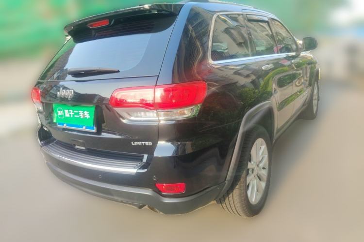 Used Jeep Grand Cherokee 2017 3.6L Luxury Navigation Edition Rear Right 45 Deg