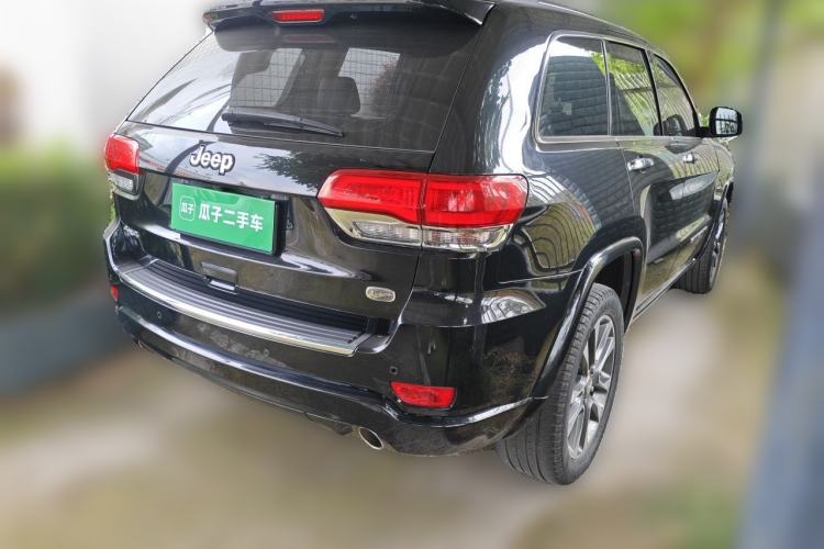 Used Jeep Grand Cherokee 2017 3.6L Luxury Navigation Edition Rear Right 45 Deg