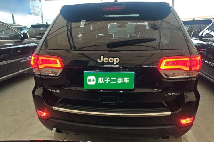 Used Jeep Grand Cherokee 2017 3.0L Comfort Navigation Edition Rear