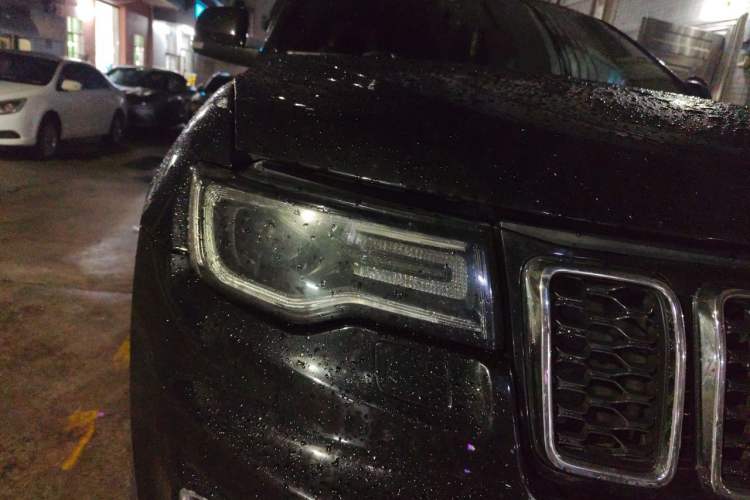 Used Jeep Grand Cherokee 2017 3.6L Elite Navigation Edition Right Front Headlight