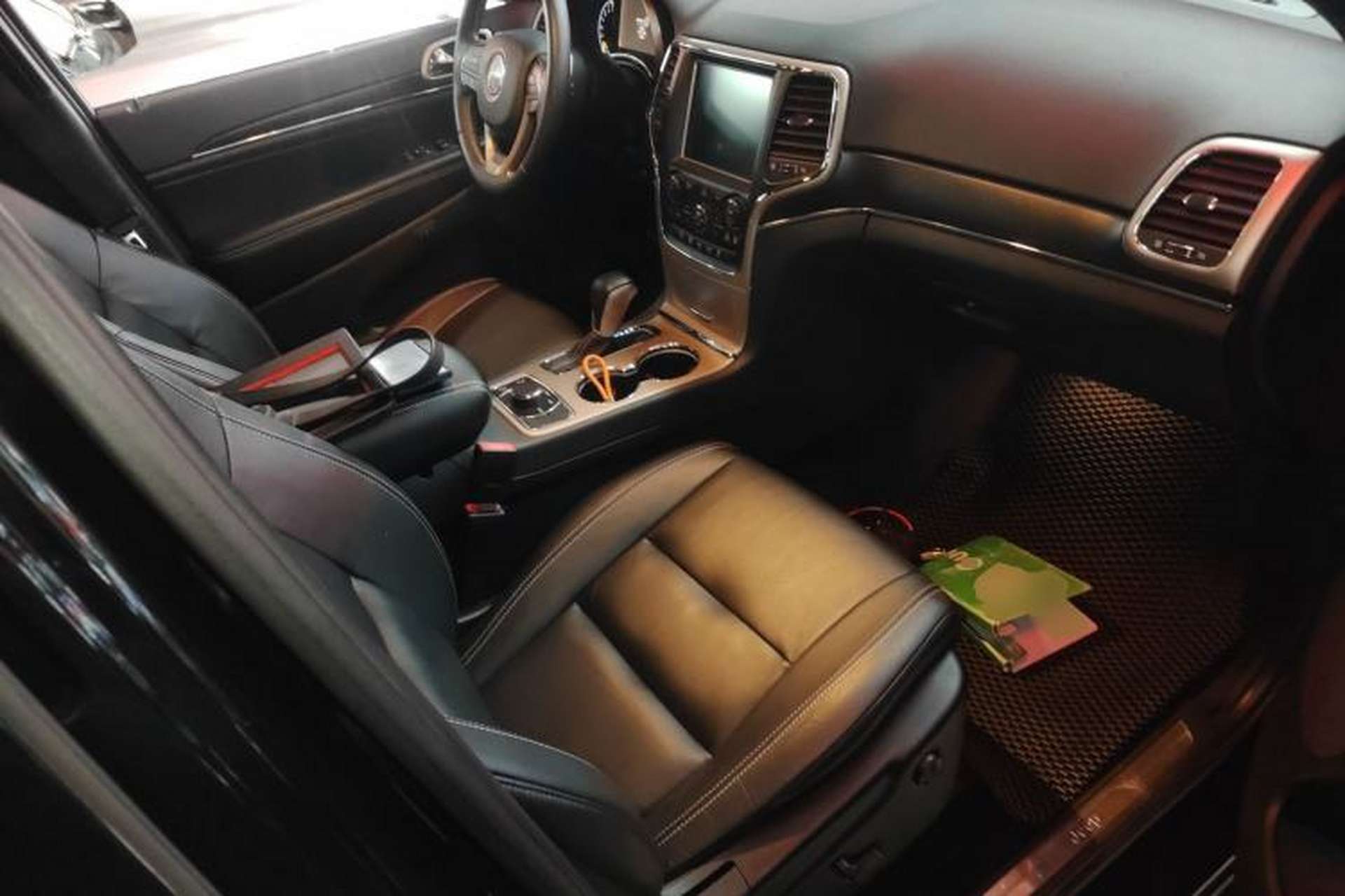 Used Jeep Grand Cherokee 2017 3.0L Comfort Navigation Edition Right Front Seat