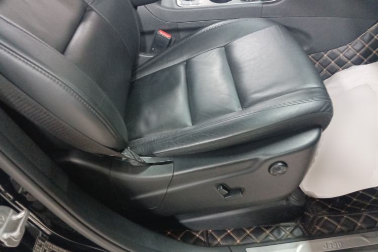 Used Jeep Grand Cherokee 2017 3.0L Comfort Navigation Edition Right Front Seat