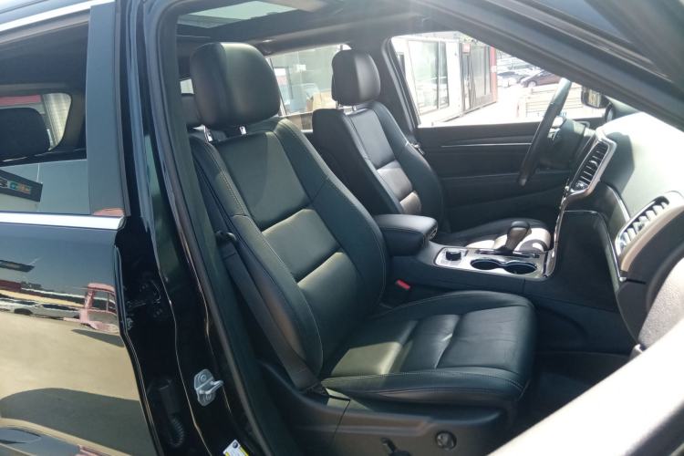 Used Jeep Grand Cherokee 2017 3.0L Comfort Navigation Edition Right Front Seat