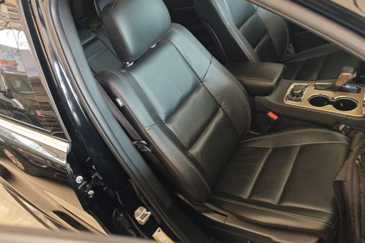 Used Jeep Grand Cherokee 2017 3.0L Comfort Navigation Edition Right Front Seat