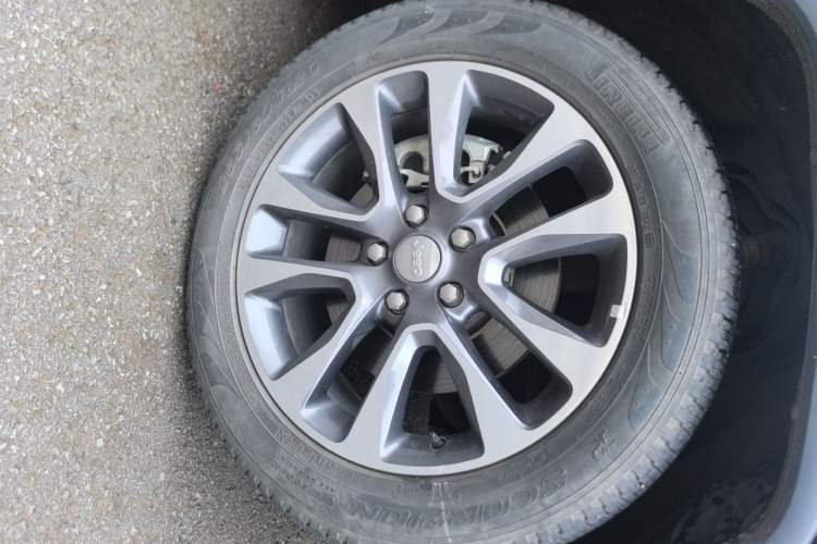 Used Jeep Grand Cherokee 2017 3.0L Elite Navigation Edition Right Front Wheel Hub