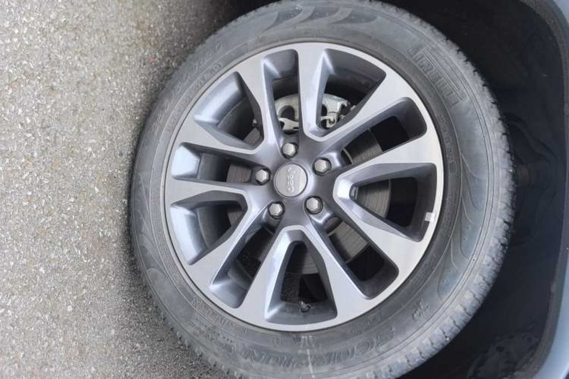 Used Jeep Grand Cherokee 2017 3.0L Elite Navigation Edition Right Front Wheel Hub