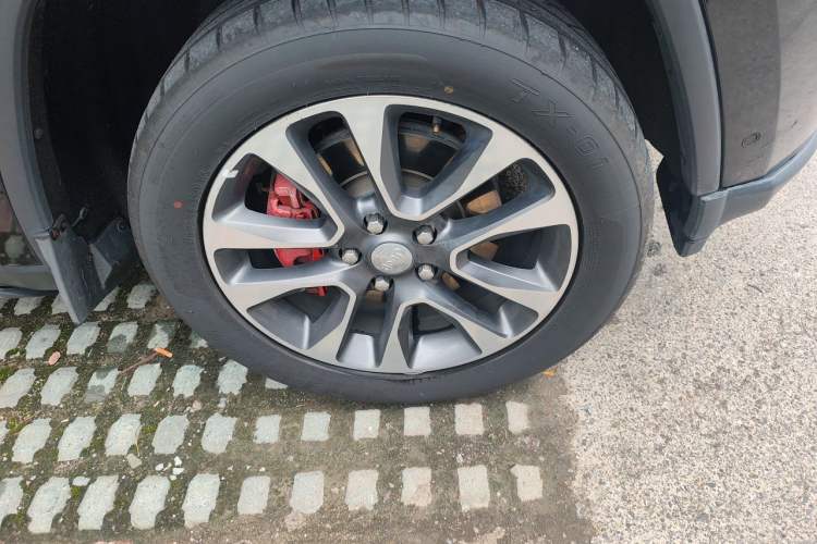Used Jeep Grand Cherokee 2017 3.0L Comfort Navigation Edition Right Front Wheel Hub