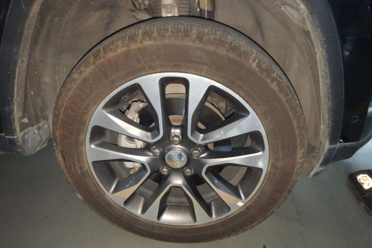 Used Jeep Grand Cherokee 2017 3.0L Elite Navigation Edition Right Front Wheel Hub