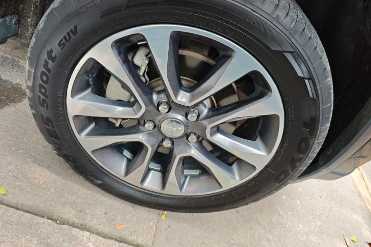 Used Jeep Grand Cherokee 2017 3.0L Comfort Navigation Edition Right Front Wheel Hub