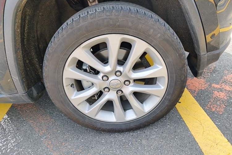 Used Jeep Grand Cherokee 2017 3.0L Elite Navigation Edition Right Front Wheel Hub