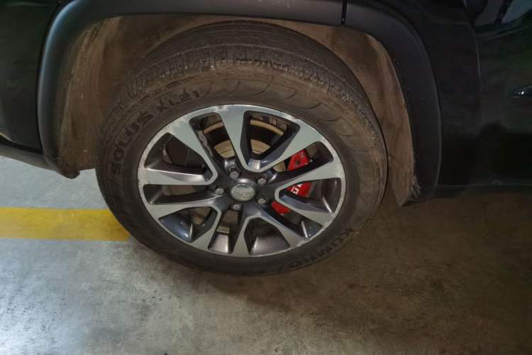 Used Jeep Grand Cherokee 2017 3.0L Elite Navigation Edition Right Front Wheel Hub