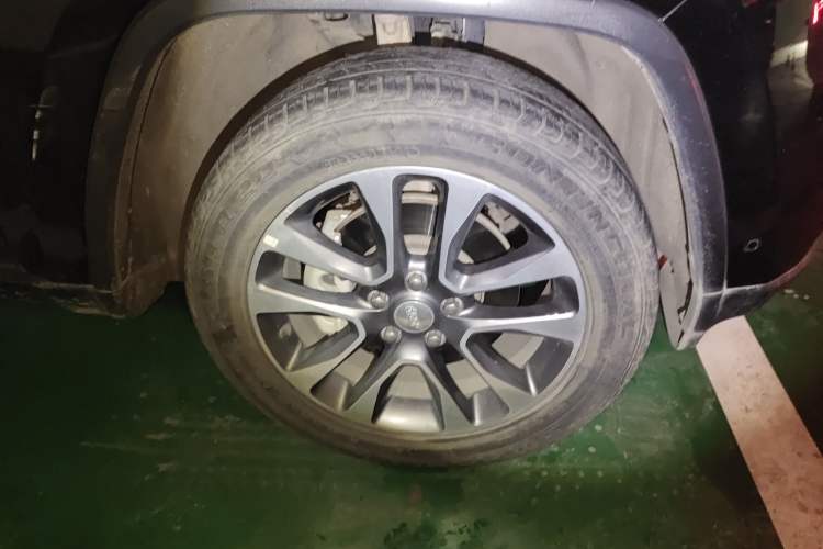 Used Jeep Grand Cherokee 2017 3.0L Comfort Navigation Edition Right Front Wheel Hub