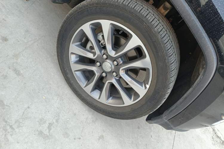Used Jeep Grand Cherokee 2017 3.6L Elite Navigation Edition Right Front Wheel Hub