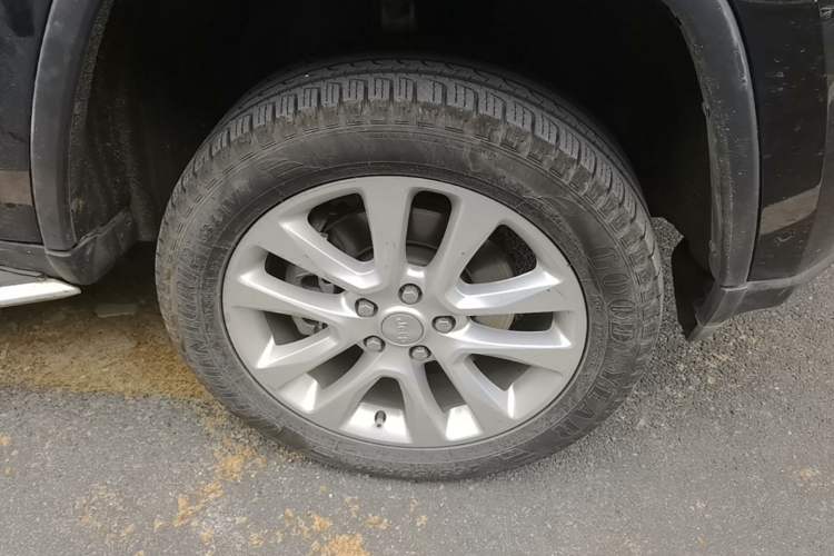 Used Jeep Grand Cherokee 2017 3.6L Elite Navigation Edition Right Front Wheel Hub