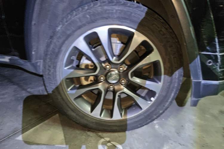 Used Jeep Grand Cherokee 2017 3.0L Comfort Navigation Edition Right Front Wheel Hub
