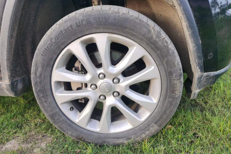 Used Jeep Grand Cherokee 2017 3.0L Elite Navigation Edition Right Front Wheel Hub