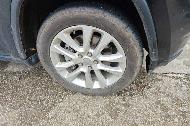 Used Jeep Grand Cherokee 2017 3.0L Elite Navigation Edition Right Front Wheel Hub