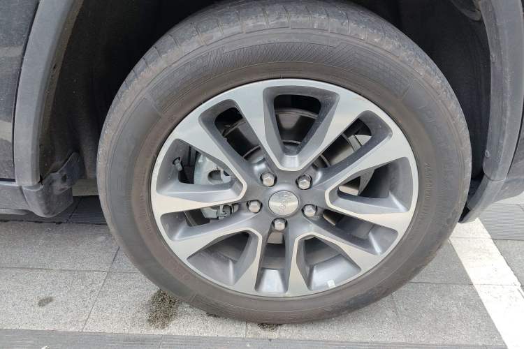 Used Jeep Grand Cherokee 2017 3.0L Elite Navigation Edition Right Front Wheel Hub