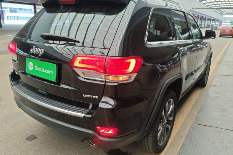 Used Jeep Grand Cherokee 2017 3.0L Comfort Navigation Edition Right Rear Taillight