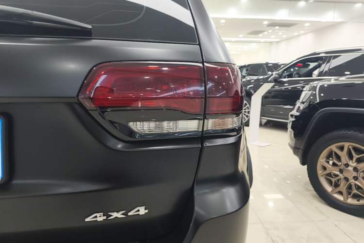 Used Jeep Grand Cherokee 2017 3.0L Elite Navigation Edition Right Rear Taillight