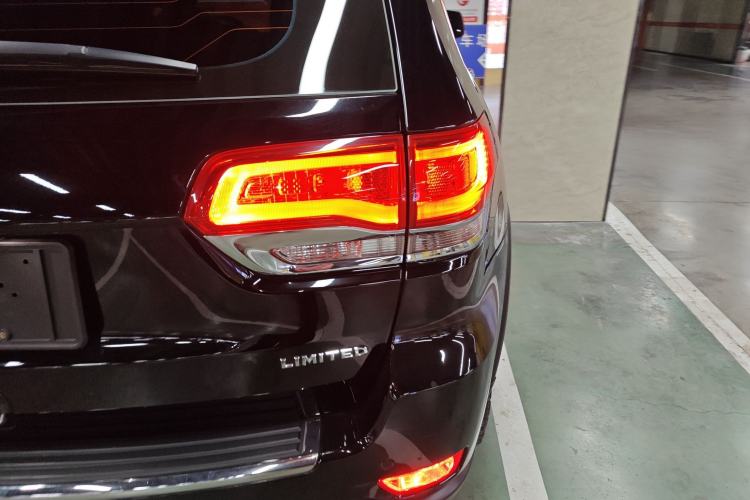 Used Jeep Grand Cherokee 2017 3.6L Elite Navigation Edition Right Rear Taillight