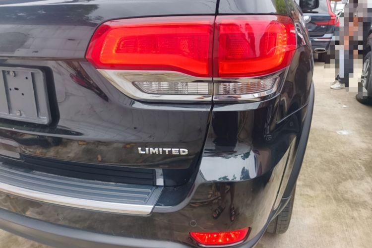 Used Jeep Grand Cherokee 2017 3.0L Comfort Navigation Edition Right Rear Taillight