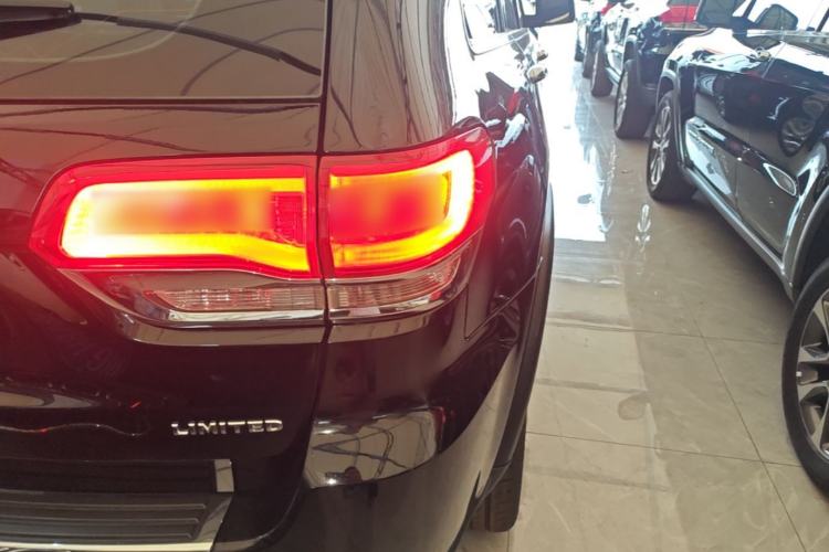 Used Jeep Grand Cherokee 2017 3.0L Comfort Navigation Edition Right Rear Taillight