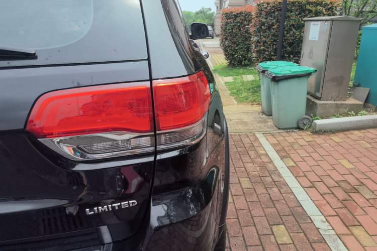 Used Jeep Grand Cherokee 2017 3.0L Comfort Navigation Edition Right Rear Taillight