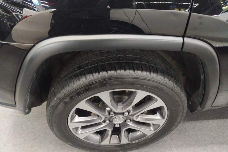 Used Jeep Grand Cherokee 2017 3.0L Comfort Navigation Edition Right Rear Wheel Hub