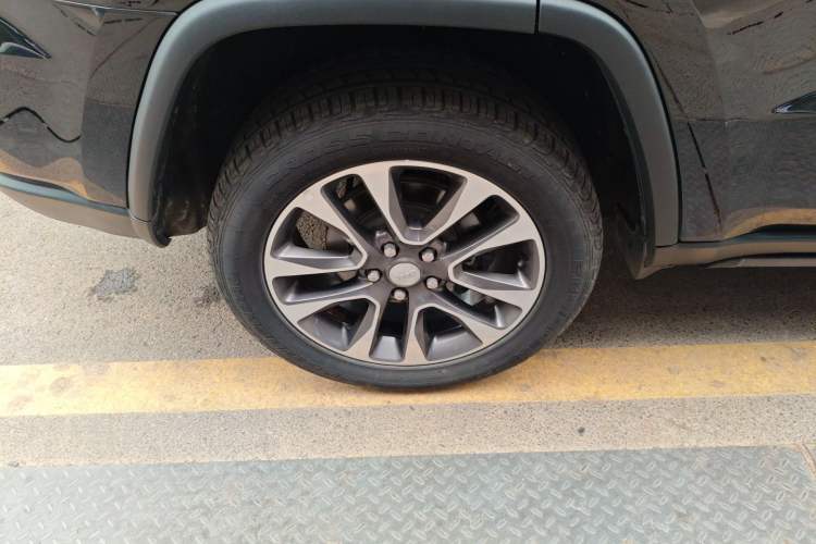 Used Jeep Grand Cherokee 2017 3.0L Comfort Navigation Edition Right Rear Wheel Hub