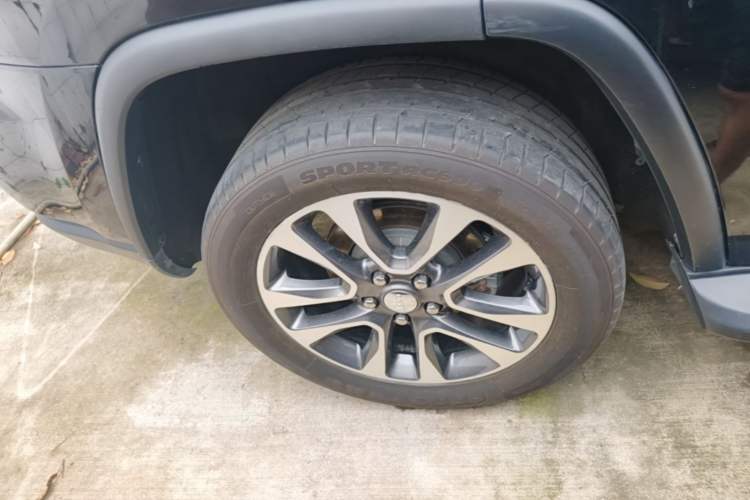 Used Jeep Grand Cherokee 2017 3.0L Comfort Navigation Edition Right Rear Wheel Hub