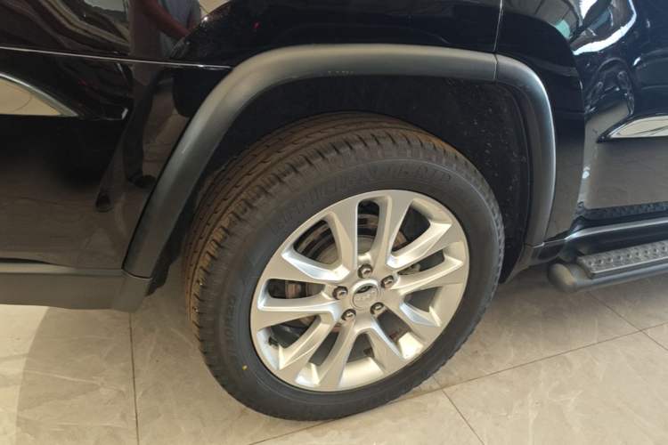 Used Jeep Grand Cherokee 2017 3.0L Comfort Navigation Edition Right Rear Wheel Hub
