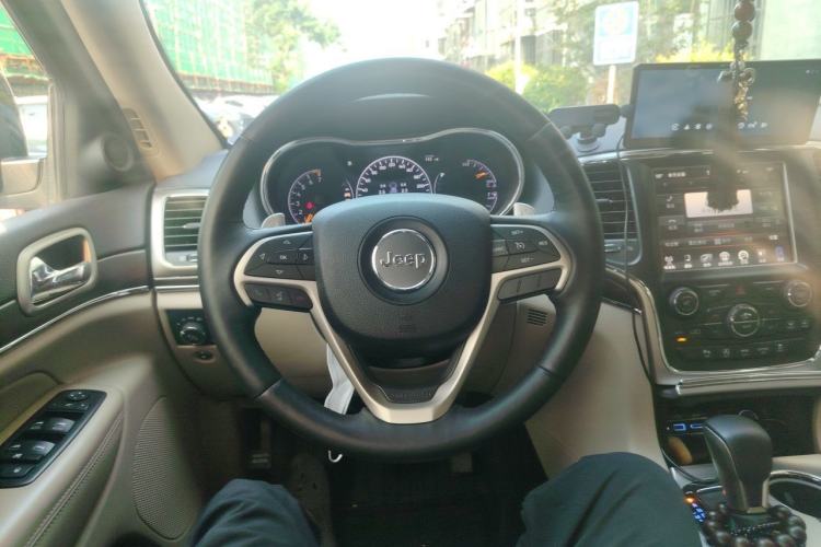 Used Jeep Grand Cherokee 2017 3.6L Luxury Navigation Edition Steering Wheel
