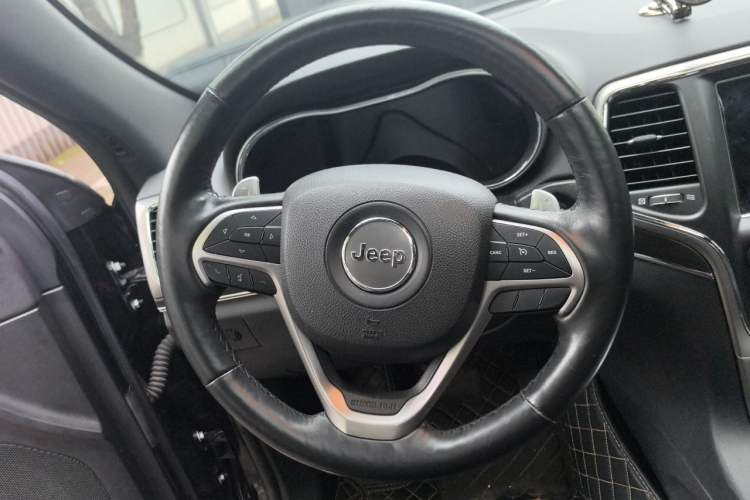 Used Jeep Grand Cherokee 2017 3.0L Elite Navigation Edition Steering Wheel