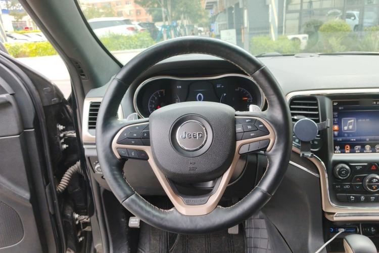 Used Jeep Grand Cherokee 2017 3.0L Comfort Navigation Edition Steering Wheel