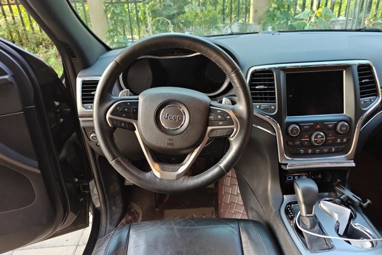 Used Jeep Grand Cherokee 2017 3.0L Comfort Navigation Edition Steering Wheel