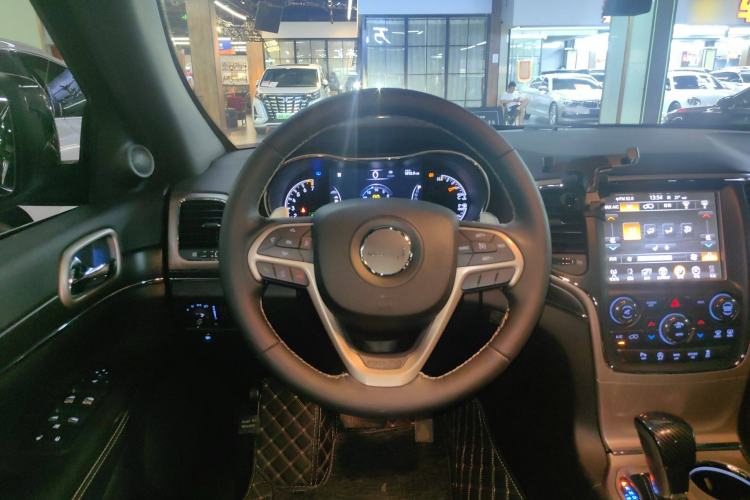 Used Jeep Grand Cherokee 2017 3.0L Comfort Navigation Edition Steering Wheel