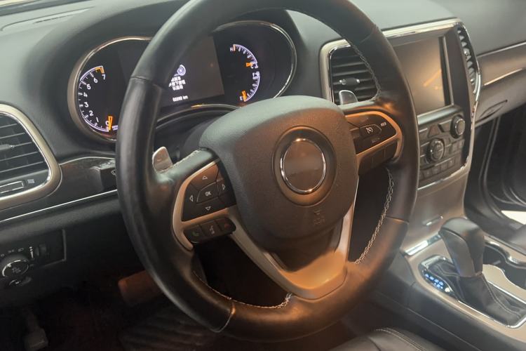 Used Jeep Grand Cherokee 2017 3.0L Comfort Navigation Edition Steering Wheel