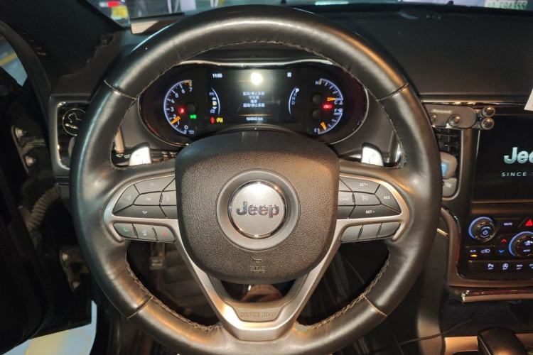 Used Jeep Grand Cherokee 2017 3.0L Elite Navigation Edition Steering Wheel