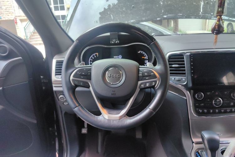 Used Jeep Grand Cherokee 2017 3.6L Luxury Navigation Edition Steering Wheel