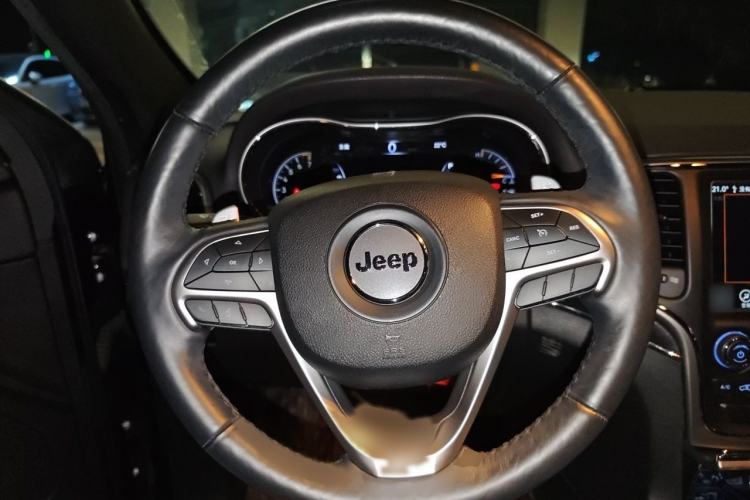 Used Jeep Grand Cherokee 2017 3.0L Elite Navigation Edition Steering Wheel
