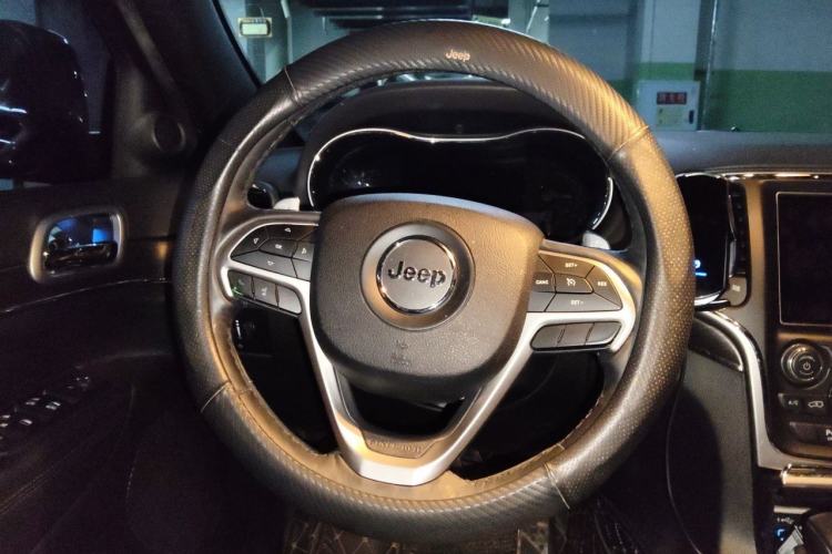 Used Jeep Grand Cherokee 2017 3.0L Comfort Navigation Edition Steering Wheel
