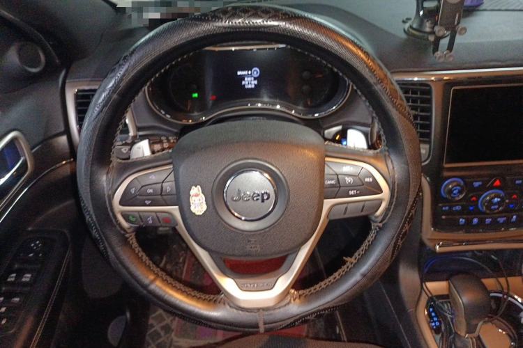 Used Jeep Grand Cherokee 2017 3.0L Comfort Navigation Edition Steering Wheel