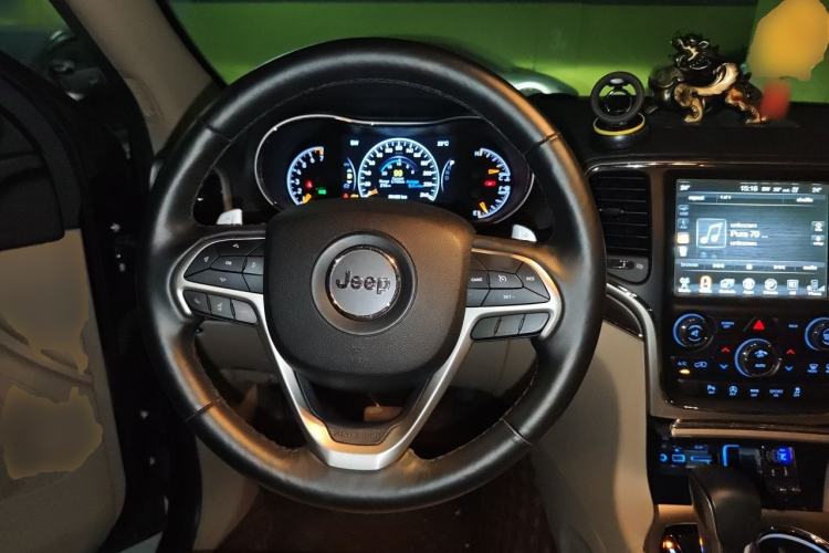 Used Jeep Grand Cherokee 2017 3.6L Elite Navigation Edition Steering Wheel
