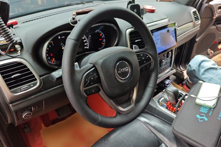 Used Jeep Grand Cherokee 2017 3.0L Comfort Navigation Edition Steering Wheel