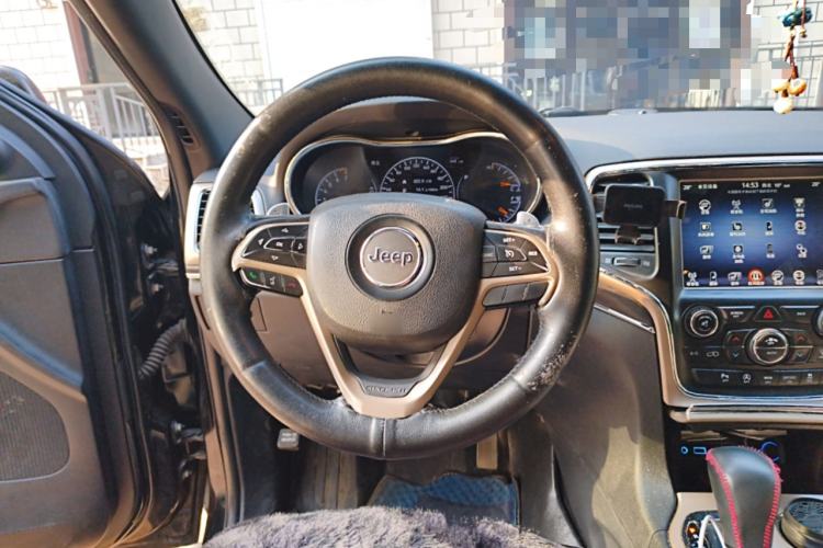 Used Jeep Grand Cherokee 2017 3.6L Elite Navigation Edition Steering Wheel