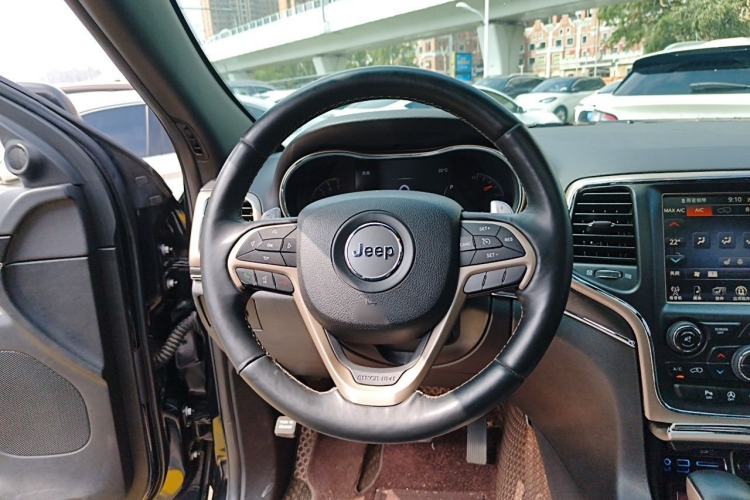 Used Jeep Grand Cherokee 2017 3.0L Elite Navigation Edition Steering Wheel