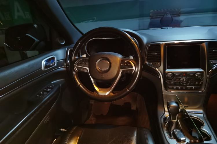 Used Jeep Grand Cherokee 2017 3.0L Elite Navigation Edition Steering Wheel