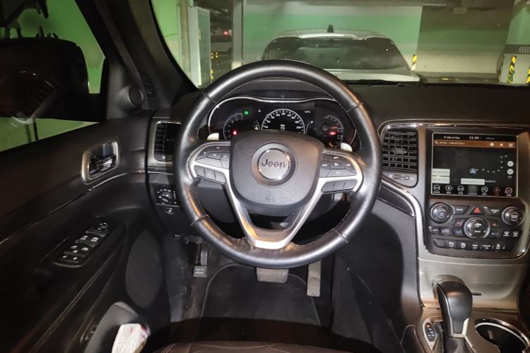 Used Jeep Grand Cherokee 2017 3.0L Comfort Navigation Edition Steering Wheel