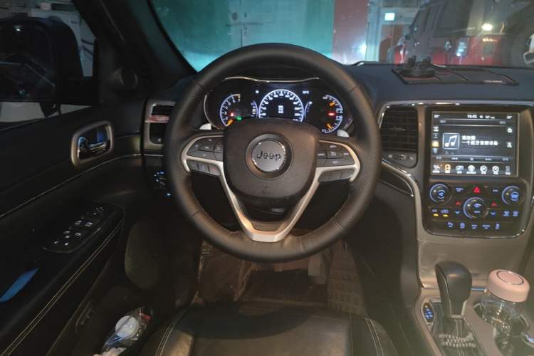 Used Jeep Grand Cherokee 2017 3.0L Comfort Navigation Edition Steering Wheel